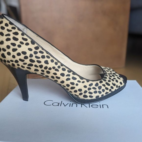 NWT leather/leopard print calf hair Calvin Klein heels - Picture 2 of 3